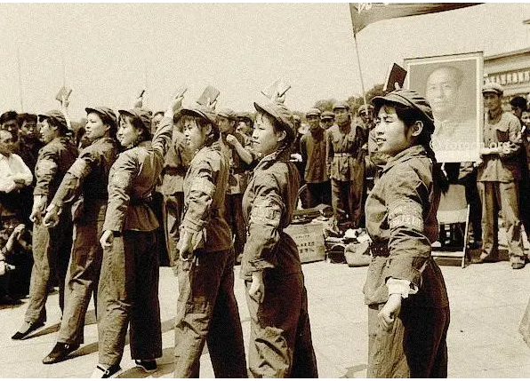当年的红卫兵红小兵老了，又开始作妖了- 综合新闻- 加拿大新闻